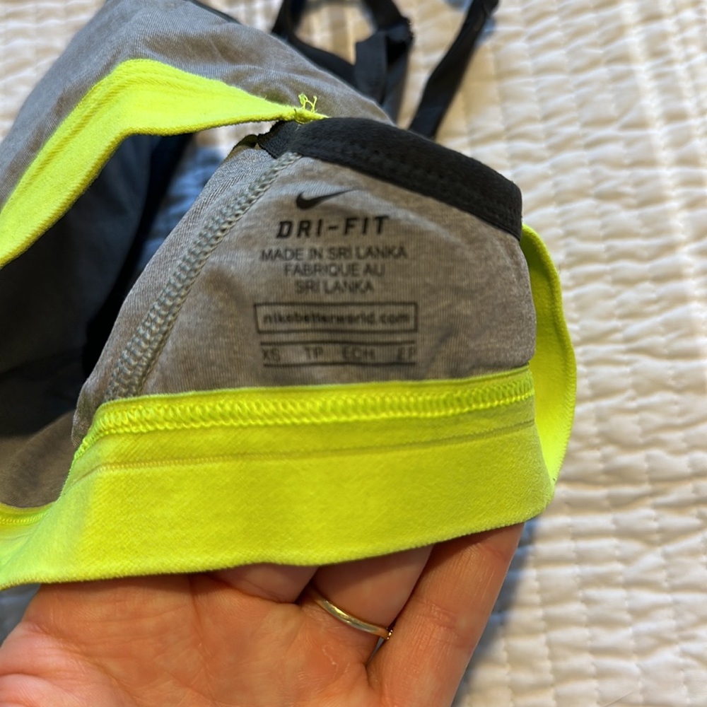 Nike sports bra XS - Picture 3 of 3
